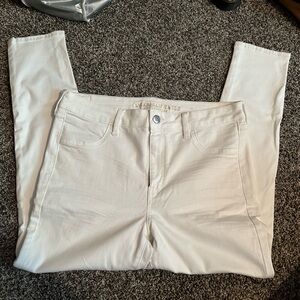 AMERICAN EAGLE WHITE HIGH RISE SKINNY LEG JEANS